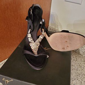 Giuseppe Zanotti Black Satin V-Crystal Embellished Sandals